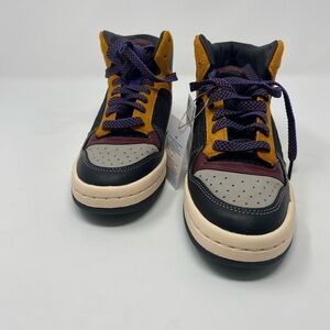 Addidas Forum Mid Patchwork sneakers, (BNIB) multico;Stylish; lightweight; Nice!